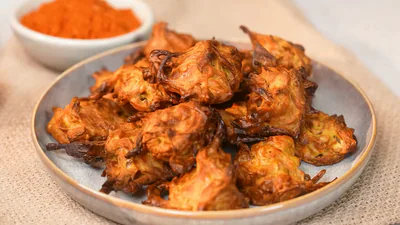 Chef Sanjeev Kapoor shares how to make crispy onion pakoda in an air-fryer: See