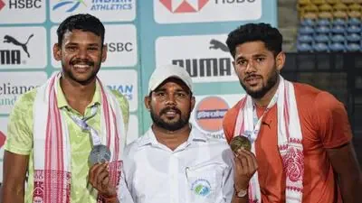 Pole vaulters Meena, Kumar raise coach's hopes at CWG