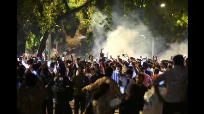 Five cops injured in fresh clashes on fringes of Jantar Mantar protest site