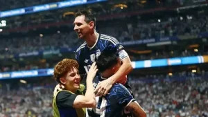 Lionel Messi fuels Argentina's stunning comeback to beat England 2-1, set up World