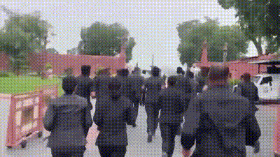 Security personnel rush to secure Parliament, take position amid swelling CJP