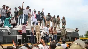 Schools shut, traffic disrupted: Farmers march to Bhopal demanding 100% moong