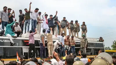 Schools shut, traffic disrupted: Farmers march to Bhopal demanding 100% moong