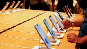 The $1,500 question: Can Apple's new upgrade plan convince buyers to pay more for