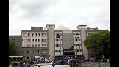 PMC peon suspended, FIR filed over ₹45 lakh fake job racket