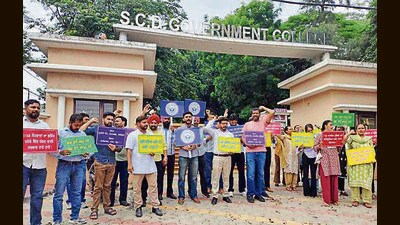 Ludhiana: Assistant profs, librarians protest over job security
