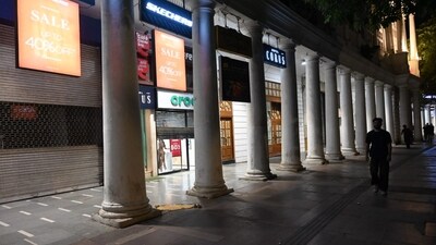 CP shops shut early after traders' body advisory, 17 metro stns closed again