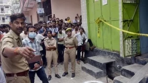 Woman's family attempts self-immolation after her death in Uttar Pradesh hospital,