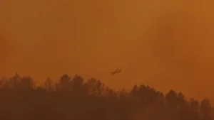 Hidden Forest Fire near Bend, Oregon, sparks evacuations near Arnold Ice Cave in