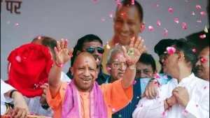 Yogi showers flowers on Kanwariyas, hails Kanwar Yatra as symbol of unity