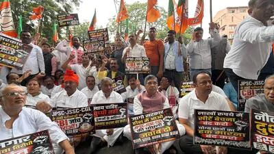 Exam row: BJP leaders stage sit-in outside CM's residence; seek Soren's resignation