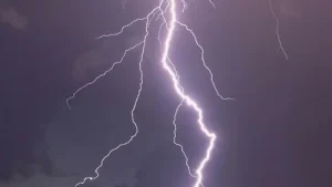 Ohio man struck by lightning while filming Cincinnati storm on golf course; scary
