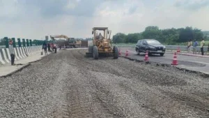Fresh cracks trigger 1.5-km diversion on Lucknow-Kanpur Expressway