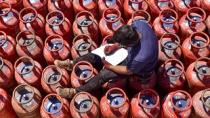 Commercial LPG prices slashed by ₹202 in Delhi, ₹209 in Kolkata. Check new rates