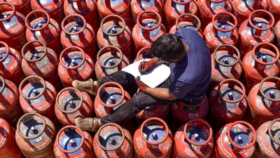 Commercial LPG prices slashed by ₹202 in Delhi, ₹209 in Kolkata. Check new rates