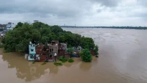 UP rivers rise after heavy rain; Ganga, Ghaghra, Sharda cross danger mark in 3