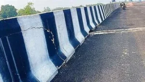 Lucknow-Kanpur Expressway woes: In monsoon deficit months, contractor's 'heavy rain'