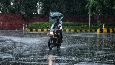 Heavy to very heavy rain likely in parts of Delhi over next 3 hours; waterlogging,