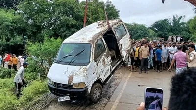 Driver couldn't see unfinished bridge: 9 of family killed in MP as van swept away
