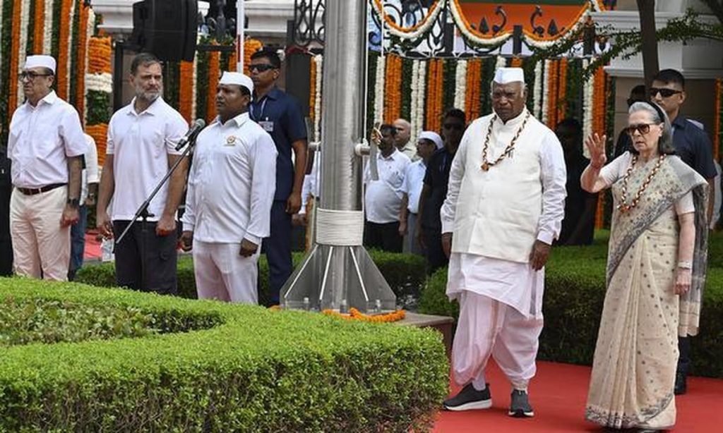 He alleged that the Congress' Opposition to Vande Mataram is part of its policy of opposing anything