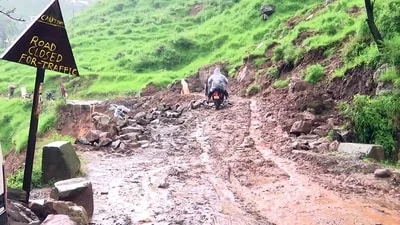 Vehicle stuck in mud for hours, 17-year-old girl dies en route to hospital in J&K's