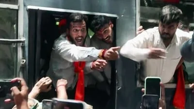 Chaos in Ranchi: ABVP workers climb on police bus, protesters detained