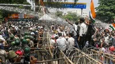 Protesting Jharkhand students face lathi charge, tear gas, water cannon during march