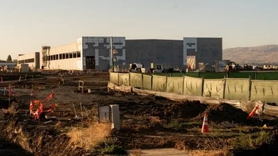 How Amazon built a data center in a California town without anyone noticing
