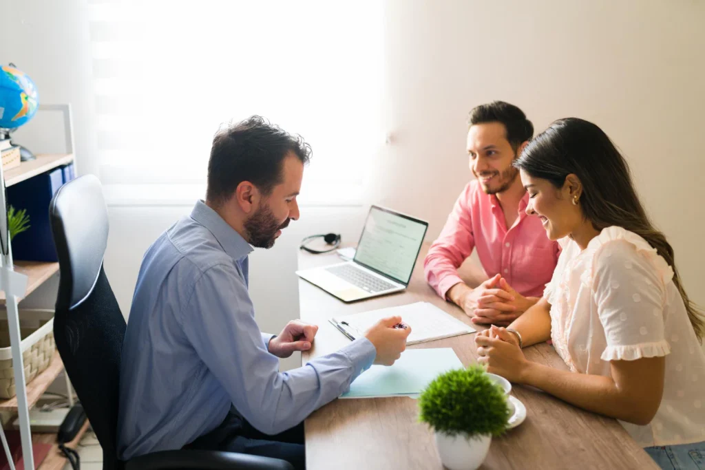 A practical guide to 5 financial conversations every couple should: A practical reader guide