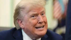 Donald Trump's 'scalp reduction' memes go viral; Internet compares his hair to cat,
