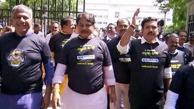 The BJP leaders accused the government of protecting those facing corruption allegations and said