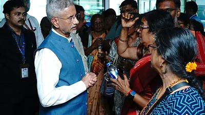 4th flight from India with 11 tonnes of relief supplies including: A practical reader guide