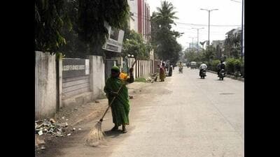 The state’s sanitation workers, who have been on strike since August 6, decided on Saturday to continue