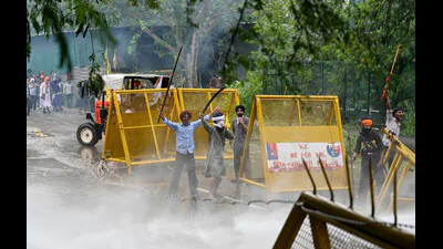 Anticipating chaos on tricity roads in wake of the statewide shutdown call given by the Qaumi Insaaf