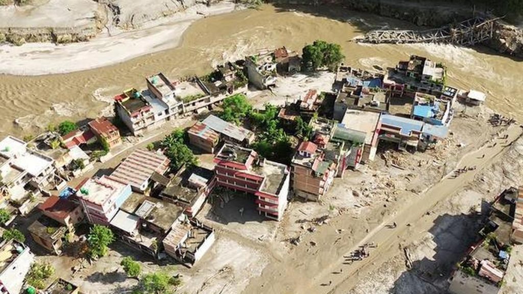 Death toll surges to 392; nearly 1,500 missing as fresh flood threat: A practical reader guide