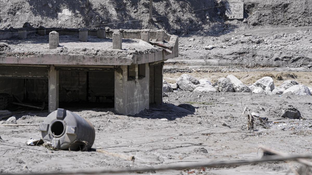 Death toll surges to 392; nearly 1,500 missing as fresh flood threat: A practical reader guide