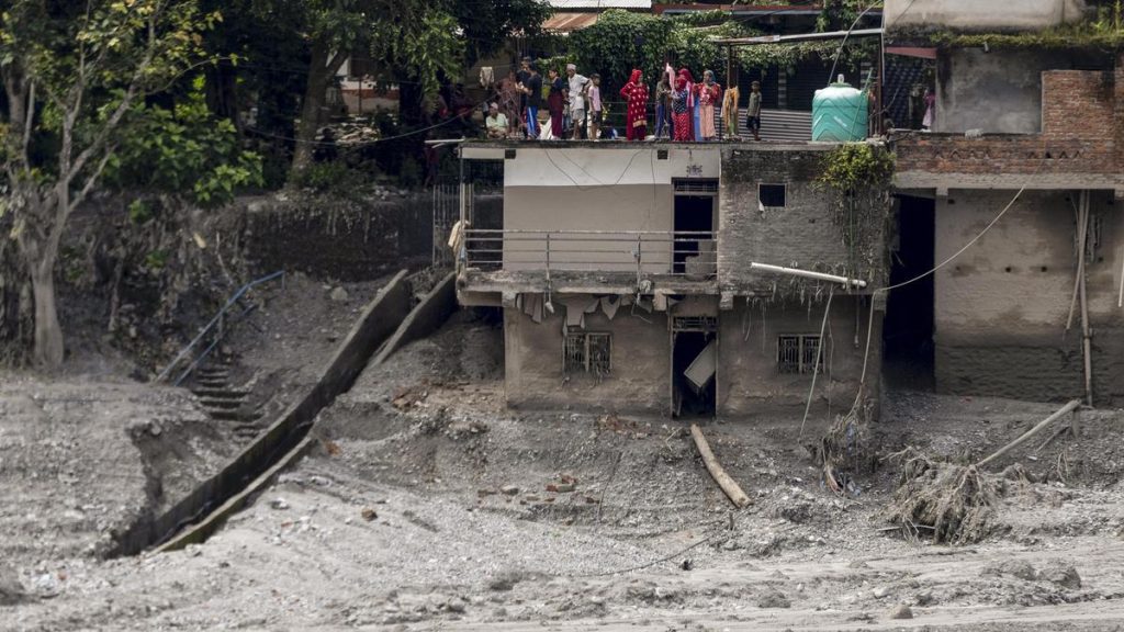 Glacier break or earthquake? What triggered the Nepal floods?: A practical reader guide