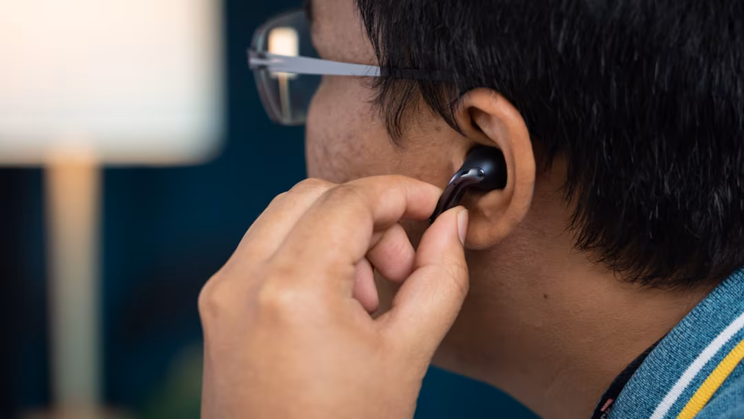 Has it ever happened that someone is speaking to you, but you keep: A practical reader guide