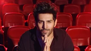 His spokesperson said in a statement, “Kartik Aaryan sustained a knee injury while performing an action