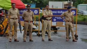 A 30-year-old man reportedly posed as a transgender person, entered a woman's house in Mumbai's Powai