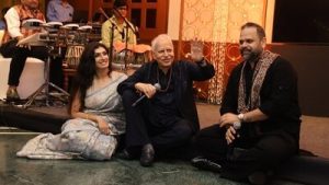 Sajan’s wife Kavita Mishra, daughter of late Pt Birju Maharaj, also broke into dance