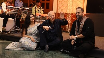 Sajan’s wife Kavita Mishra, daughter of late Pt Birju Maharaj, also broke into dance