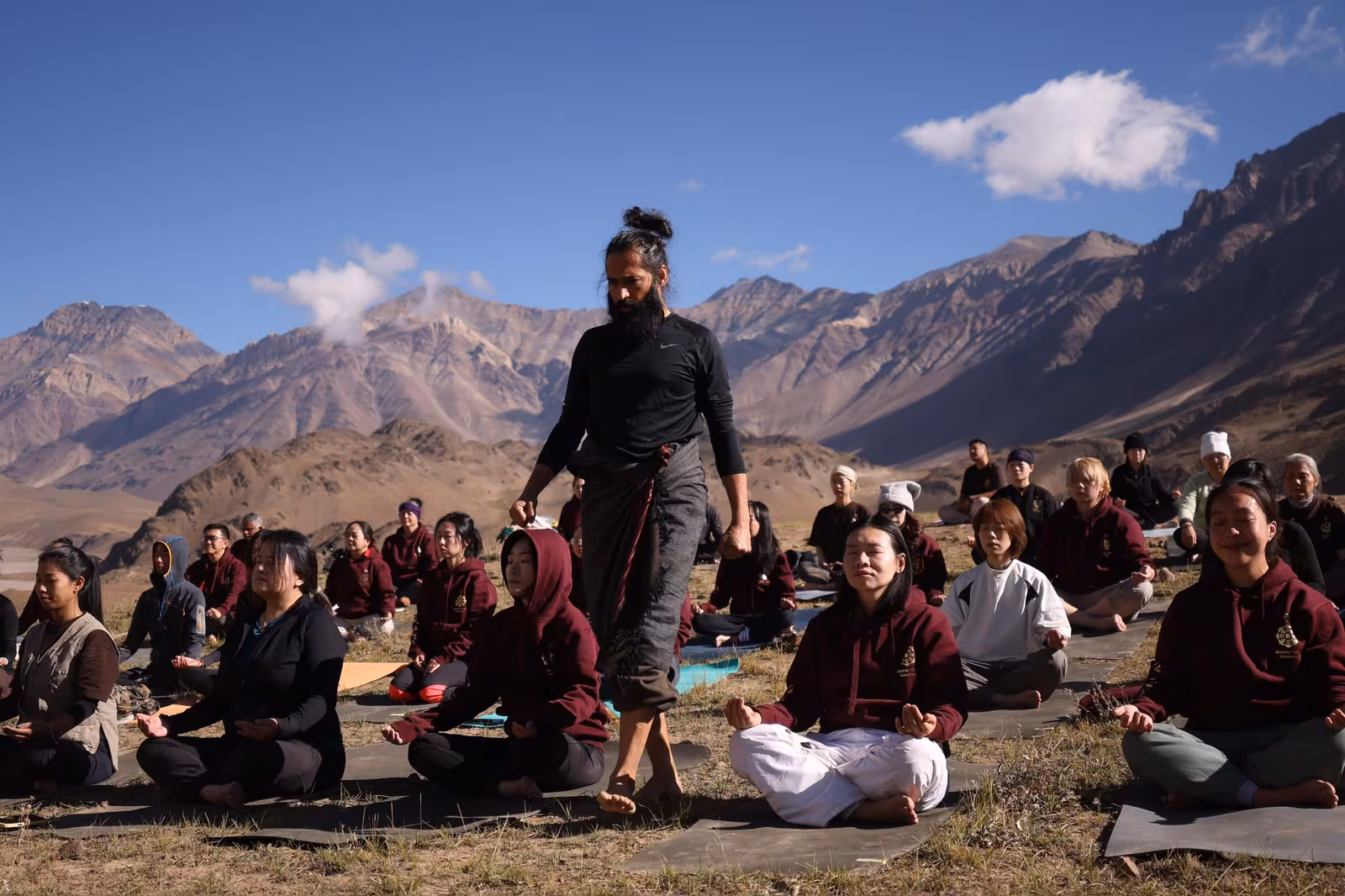 Spiritual and yoga guru Himalayan Siddhaa Akshar's guide to staying: A practical reader guide