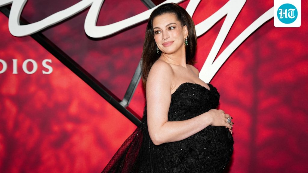 Anne Hathaway stepped out glowing and pregnant for the New York City: A practical reader guide