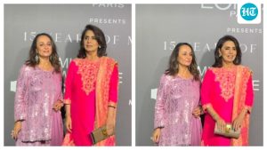 Soni Razdan and Neetu Kapoor posed together at the showcase of Manish: A practical reader guide