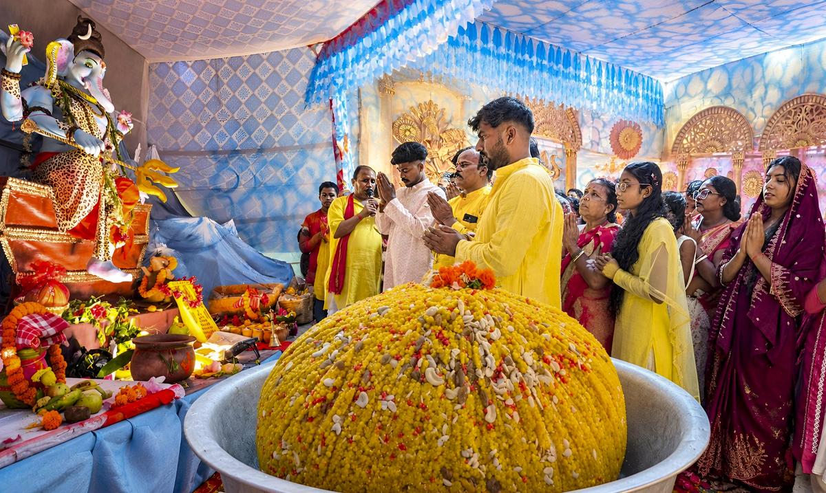 Devotees pray at the Shri Sidhi Vinayak Ganesh Mandir on the occasion: A practical reader guide