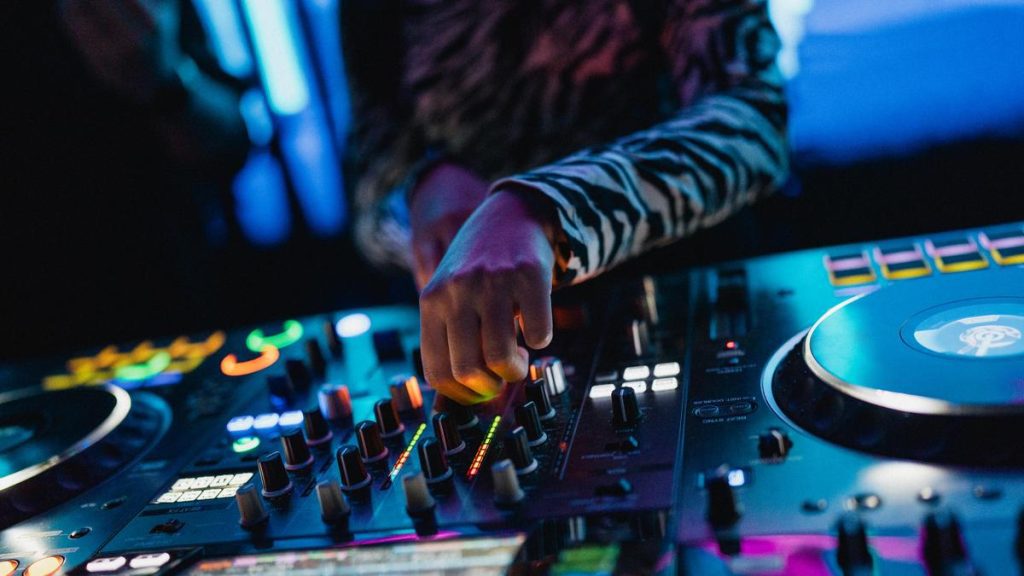 How are noisy celebrations and DJs affecting the hearing of humans?: A practical reader guide