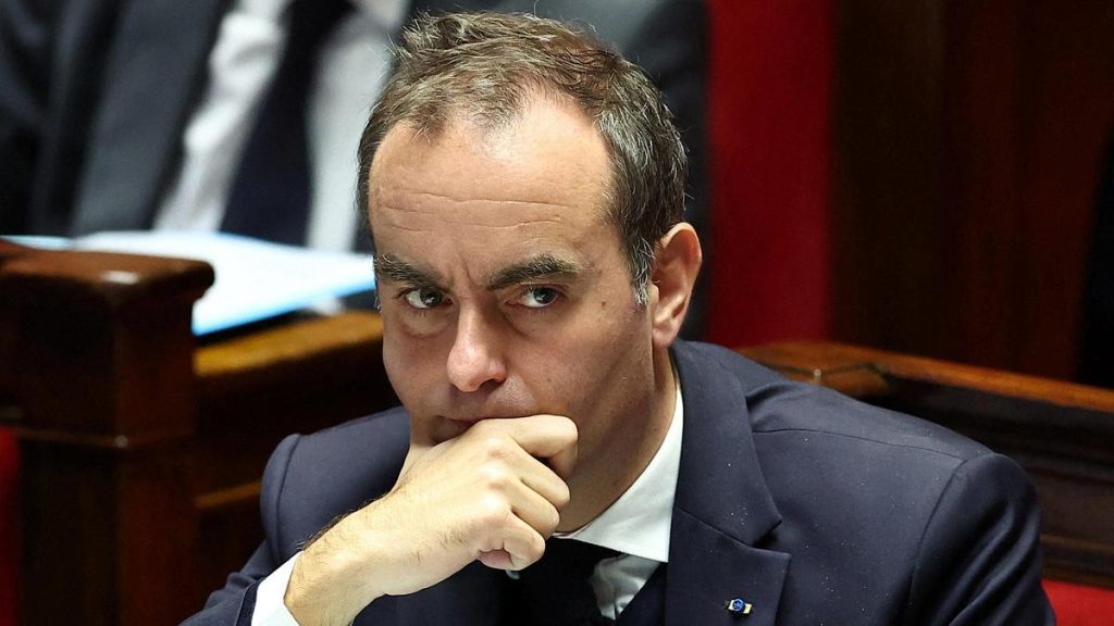 France's Prime Minister plans to meet unions on Wednesday October: A practical reader guide