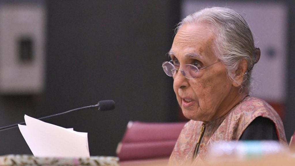 She argued that the tendency to read Indian history primarily: A practical reader guide