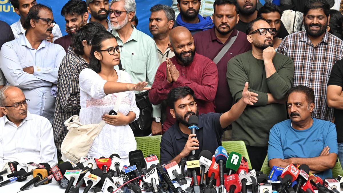 Delhi Police allows flag-waving by select group, urges public to stay: A practical reader guide